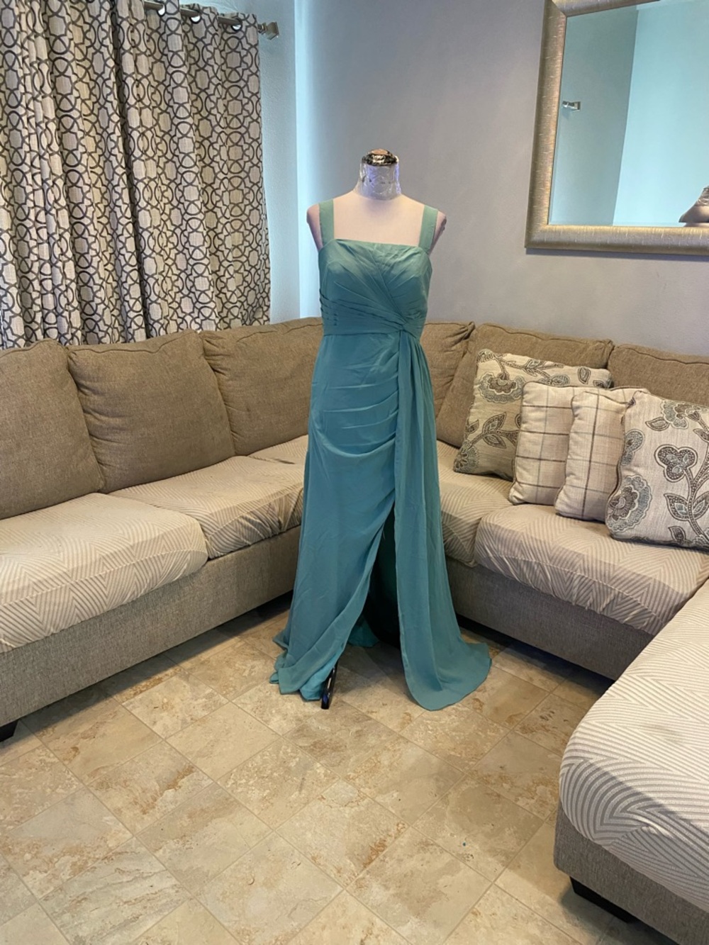 New Women 12 Green chiffon floor-length formal dress with a square neckline,
